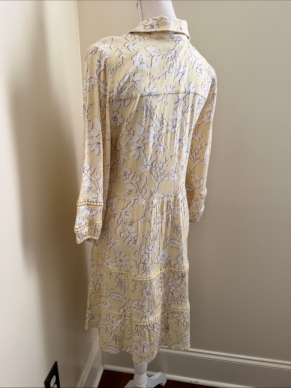 Lucky Brand Cream Floral Lace Tiered Shirt Dress - Picture 9 of 14